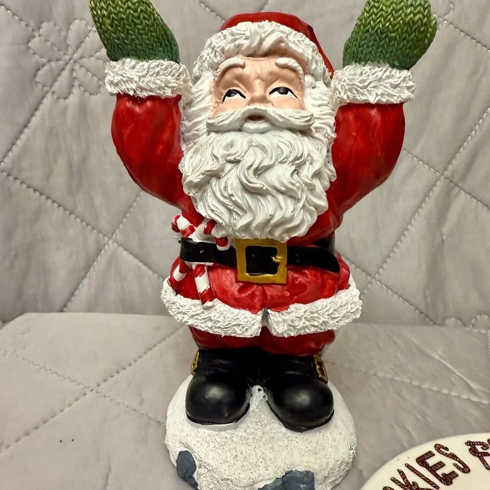 HAOHIZE Resin Santa Claus figurine functioning as a snack or dessert holder